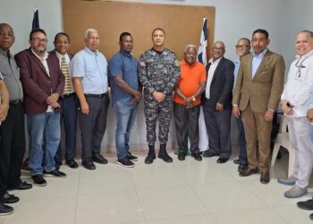 Delegación del CDL e IPPP se reúne con subdirector PN de Santo Domingo Norte