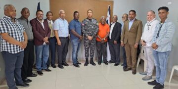 Delegación del CDL e IPPP se reúne con subdirector PN de Santo Domingo Norte
