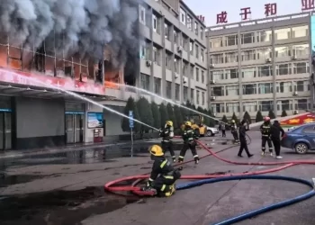 Al menos seis fallecidos en el incendio de una tienda en China