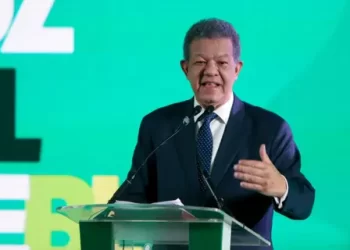 Leonel dice que Abinader “manipula datos y exagera”