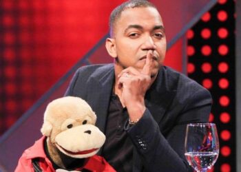 Vehículo de Liondy Ozoria es vandalizado y le roban pertenecías en la Zona Colonia