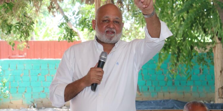 Se revive la frase de 2022 de Roberto Fulcar “el tiempo pondrá cada cosa en su lugar”, luego del reconocimiento a su trabajo por parte del ministro de Educación