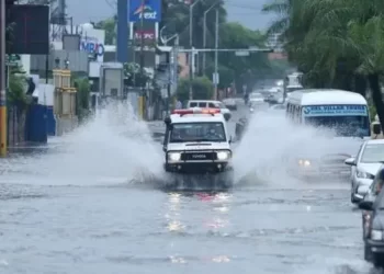 Aguaceros locales en la tarde, tronadas y ráfagas de viento aisladas por vaguada