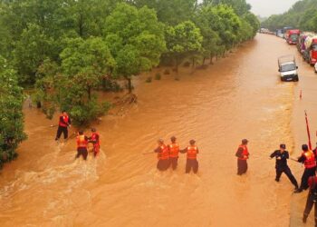 Al menos 3 muertos por deslizamiento de tierra en noroeste de China tras fuertes lluvias