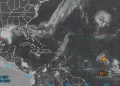 Francine podría convertirse en huracán en las próximas horas; onda tropical y frente frío afectan a México