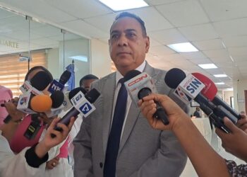 Senador Pedro Tineo pide régimen de consecuencias por licitación de contrato con Transcore Latam SRL