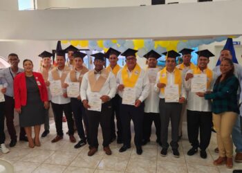 Hogar Crea celebra graduación de 18 jóvenes en curso técnico impartido por INFOTEP