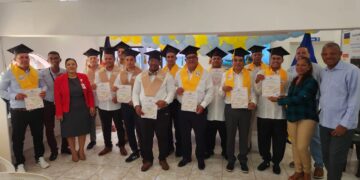 Hogar Crea celebra graduación de 18 jóvenes en curso técnico impartido por INFOTEP