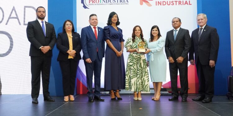 Helados Bon recibe premio por su excelencia en innovación industrial