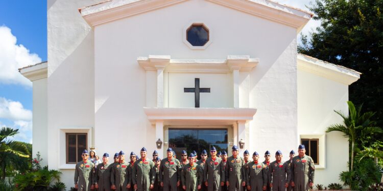 Fuerza Aérea conmemora 62 aniversario del Escuadrón de Combate con actos patrios y misa de acción de gracias