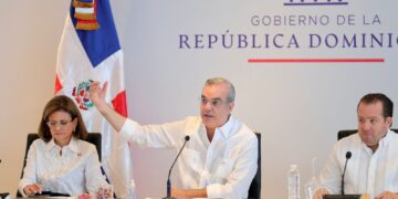 Abinader anuncia en Consejo de Ministros y Directores varias obras importantes para SDE