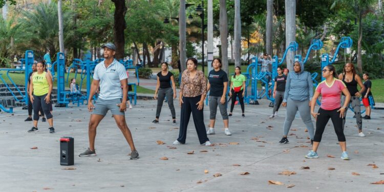Parque Iberoamérica recibe cientos de personas en el marco del Fin de Semana del Bienestar Mundial