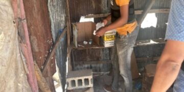 Policía interviene punto de distribución de drogas y ocupa sustancias, entre otros objetos, en Moca