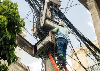 Edesur desmantela ocho módulos con conexiones irregulares en La Yuca