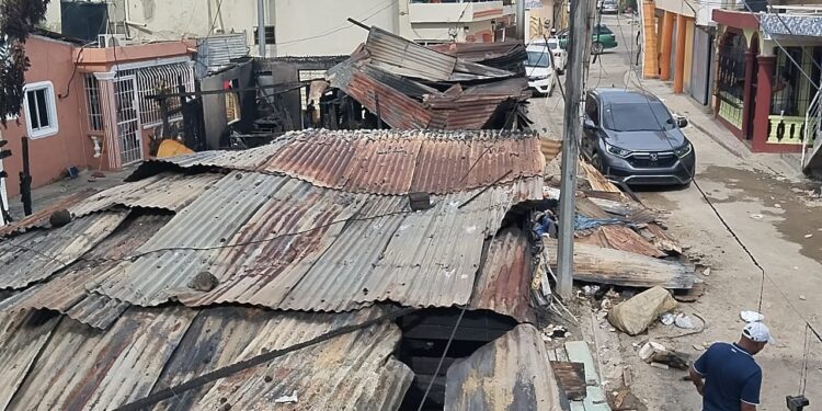 Incendio deja 8 familias a la intemperie en San Luis