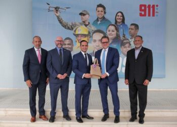 911 recibe visita subsecretario adjunto del Programa INL del Gobierno de los EEUU