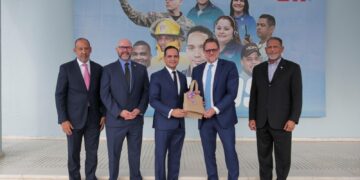 911 recibe visita subsecretario adjunto del Programa INL del Gobierno de los EEUU