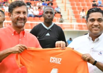 Ministro de Deportes, Kelvin Cruz, felicita al Cibao Fútbol Club por su quinto título en la LDF