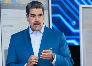 Maduro “respeta” decisión de González Urrutia de salir de Venezuela