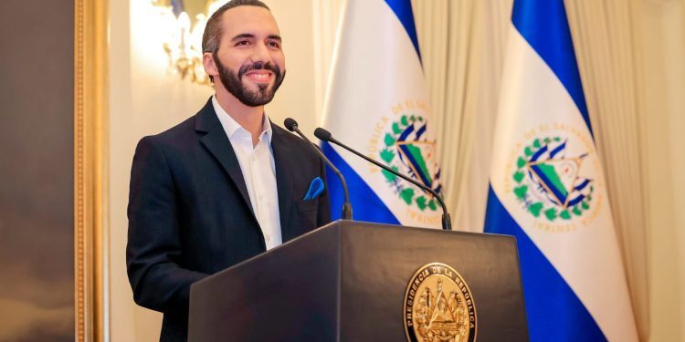 Bukele promete que El Salvador no gastará más de lo que produce a partir de 2025