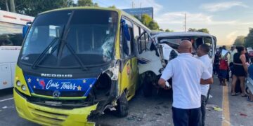 Al menos cinco vehículos involucrados en el accidente de la autopista 6 de Noviembre