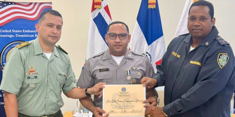 Funcionarios policiales participan con éxito en el curso “Análisis Estratégico de Inteligencia” en IPES