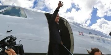 Abinader viaja a EE.UU para hablar ante el CAF y reunirse con el secretario OEA