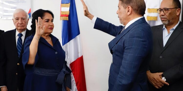 Ministro de Agricultura posiciona a Maritza Altagracia López como nueva directora del IDECOOP