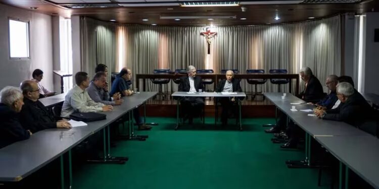 La Iglesia rechaza el uso político de la Navidad luego del "adelanto" decretado por Maduro