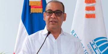 Ministro de Obras Públicas viajó este miércoles a Panamá para conocer nueva tecnología de asfalto