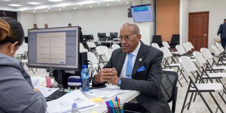 Contralor Félix Santana actualiza su declaración jurada ante la Cámara de Cuentas