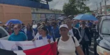 Profesores protestan tras cancelación de tres docentes en San Francisco de Macorís