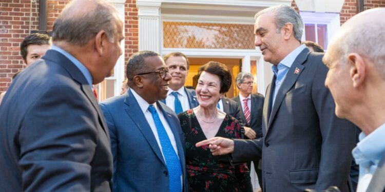 Sonia Guzmán resalta liderazgo internacional del presidente Abinader durante encuentro líderes políticos y diplomáticos en Washington