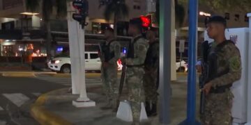 Militares custodian semáforos; Intrant evita sabotaje