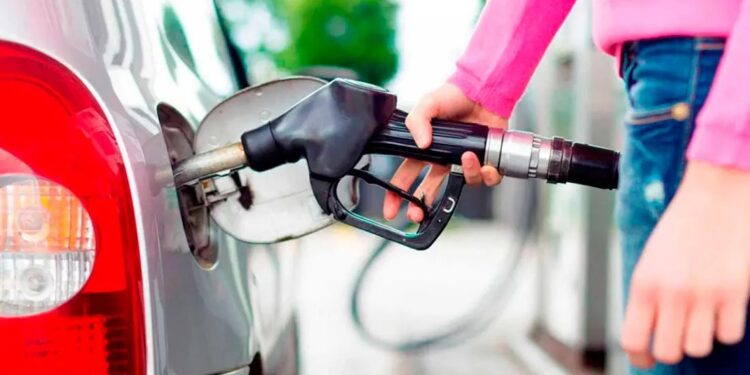 Gobierno mantiene sin cambios precios de los principales combustibles
