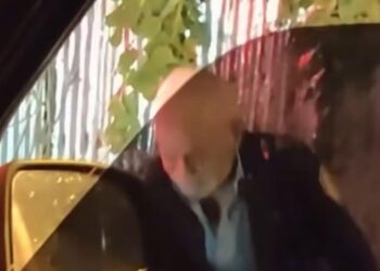 Autoridades buscan hombre que amenazó y disparo a vehículo de conductor