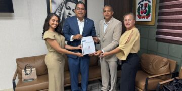 FUNVA entrega propuesta para que se incluya Gigantomastia en servicios ARS