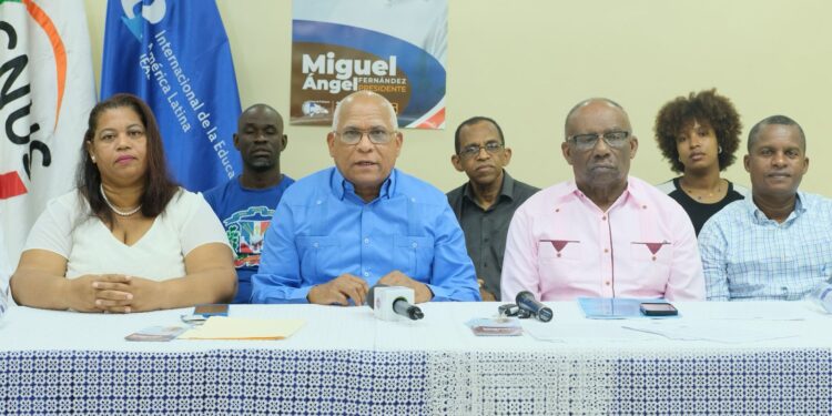 Maestros rechazan Minerd cubra nómina de retiro con fondos del INABIMA