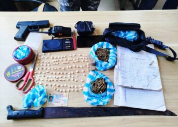 Policía ocupa narcóticos, arma de fuego y otros objetos durante operativos en Monte Plata