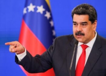 Maduro llama "ladrón" a Luis Abinader por confiscación de avión en RD