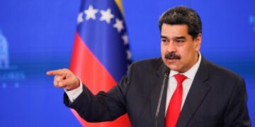 Maduro llama "ladrón" a Luis Abinader por confiscación de avión en RD