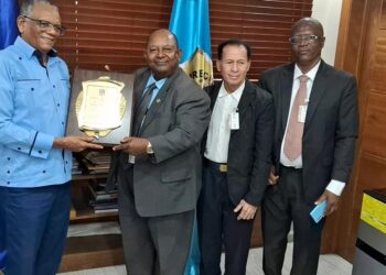 Fundación de Haina reconoce al director general de Migración