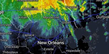 El huracán Francine toca tierra en Luisiana y deja a miles de personas en la oscuridad