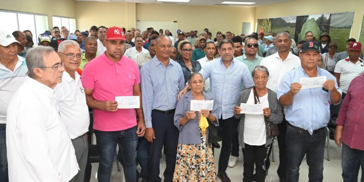 Ruta Solidaridad Agropecuaria continúa con entrega cheques a productores agrícolas afectados