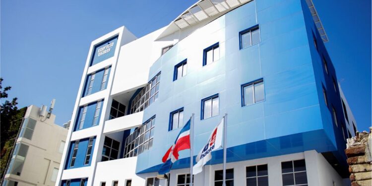 Indotel garantiza transparencia en compras y contrataciones y admite firma digital