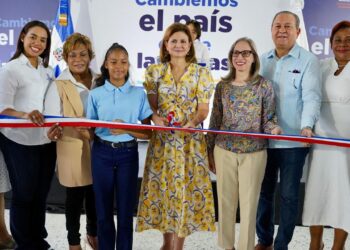 Raquel Peña inaugura Liceo Vicente Vargas en SDN