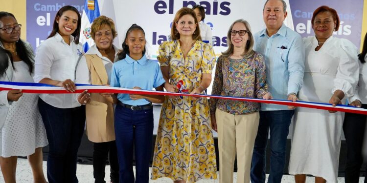Raquel Peña inaugura Liceo Vicente Vargas en SDN