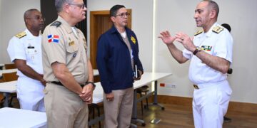 Ministro de Defensa se reúne con autoridades de la DNCD abordan combate al crimen y el narcotráfico.