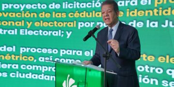 Leonel Fernández alerta sobre amenazas a la seguridad y la privacidad de la gente