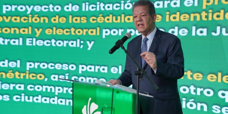 Leonel Fernández alerta sobre amenazas a la seguridad y la privacidad de la gente